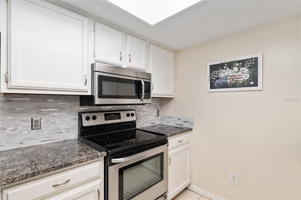 Activo con contrato: $169,000 (2 camas, 2 baños, 1070 Pies cuadrados)