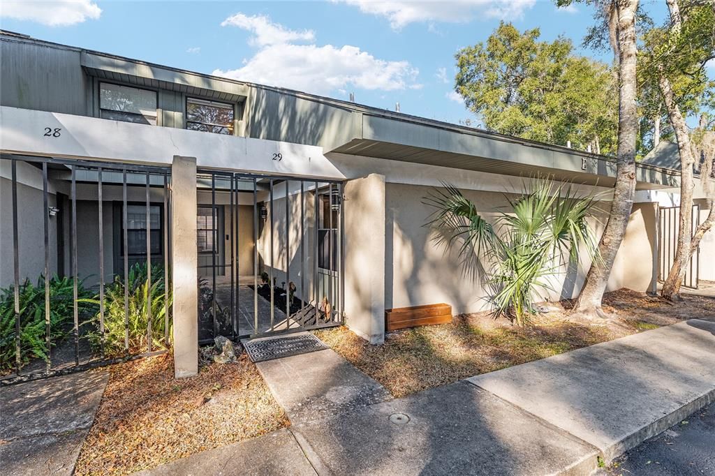 Activo con contrato: $169,000 (2 camas, 2 baños, 1070 Pies cuadrados)