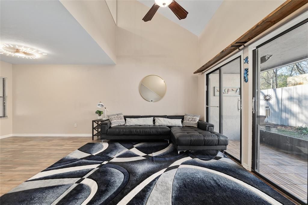 Activo con contrato: $169,000 (2 camas, 2 baños, 1070 Pies cuadrados)