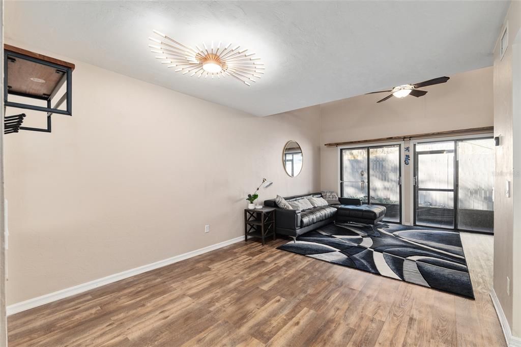 Activo con contrato: $169,000 (2 camas, 2 baños, 1070 Pies cuadrados)