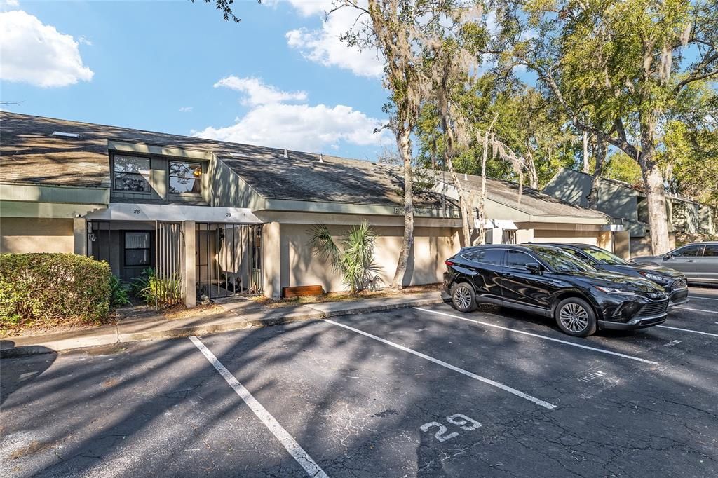 Activo con contrato: $169,000 (2 camas, 2 baños, 1070 Pies cuadrados)