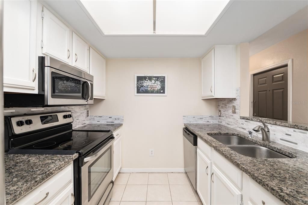 Activo con contrato: $169,000 (2 camas, 2 baños, 1070 Pies cuadrados)