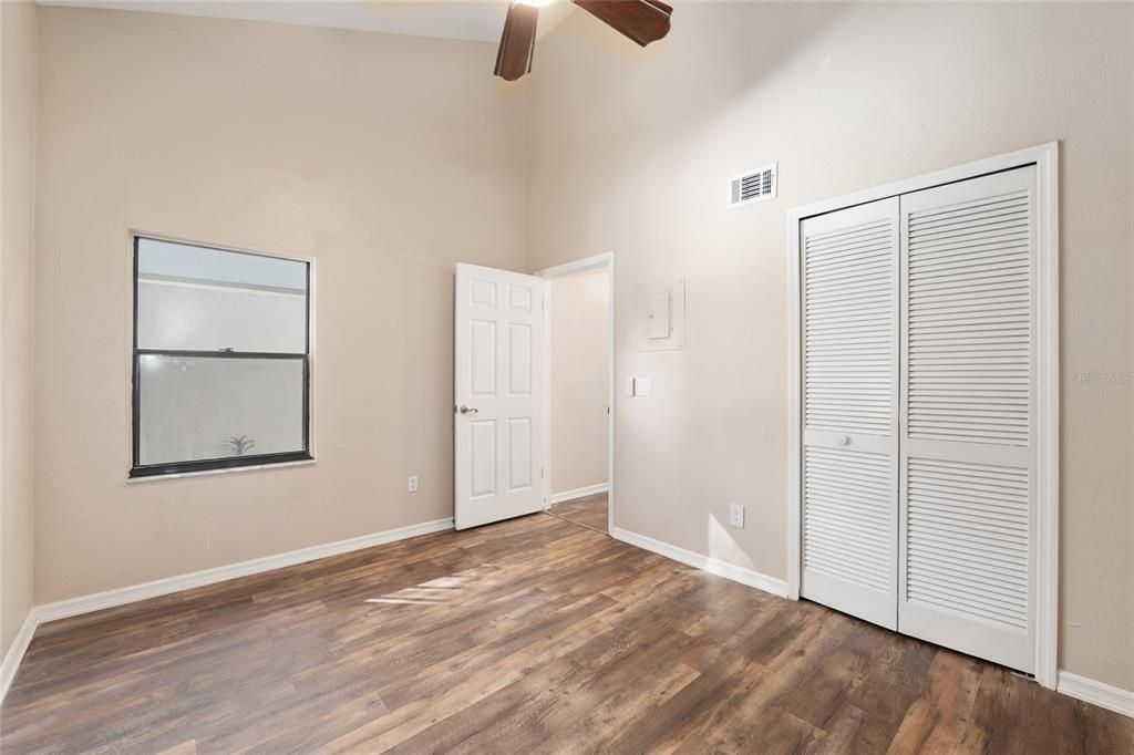 Activo con contrato: $169,000 (2 camas, 2 baños, 1070 Pies cuadrados)