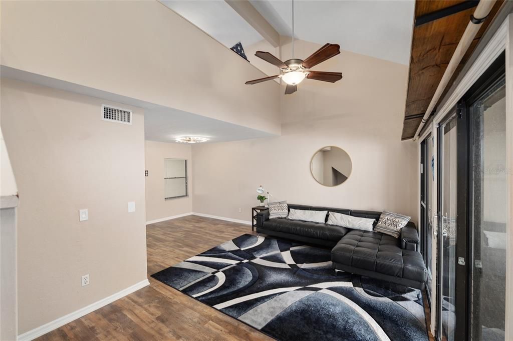 Activo con contrato: $169,000 (2 camas, 2 baños, 1070 Pies cuadrados)