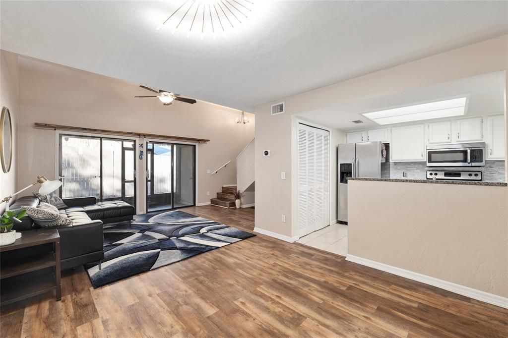 Activo con contrato: $169,000 (2 camas, 2 baños, 1070 Pies cuadrados)