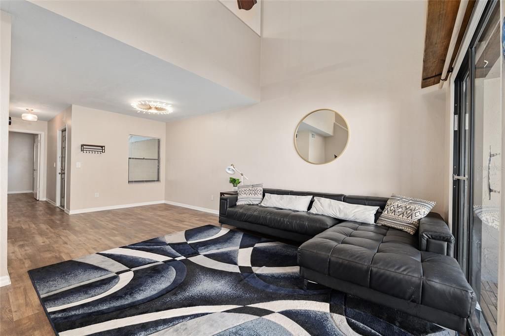 Activo con contrato: $169,000 (2 camas, 2 baños, 1070 Pies cuadrados)