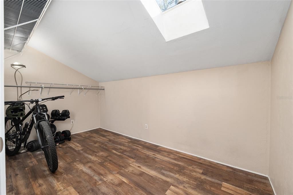 Activo con contrato: $169,000 (2 camas, 2 baños, 1070 Pies cuadrados)