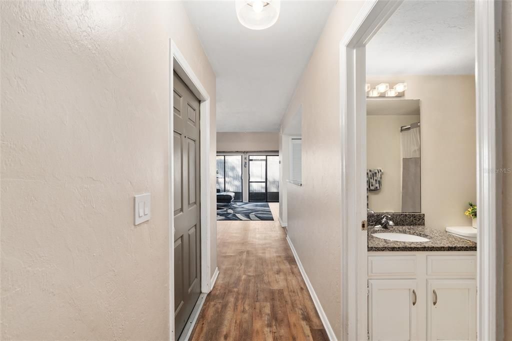 Activo con contrato: $169,000 (2 camas, 2 baños, 1070 Pies cuadrados)