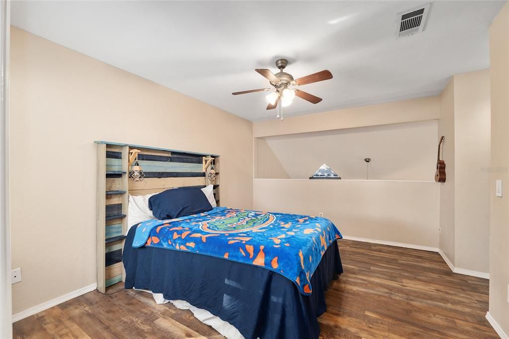 Activo con contrato: $169,000 (2 camas, 2 baños, 1070 Pies cuadrados)