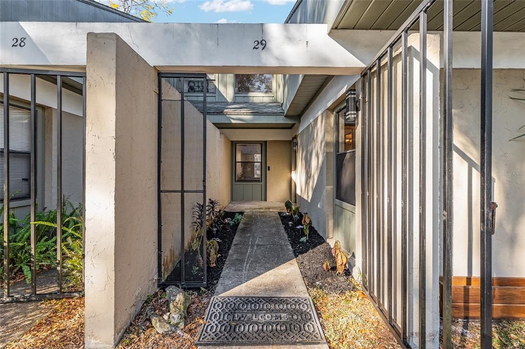 Activo con contrato: $169,000 (2 camas, 2 baños, 1070 Pies cuadrados)