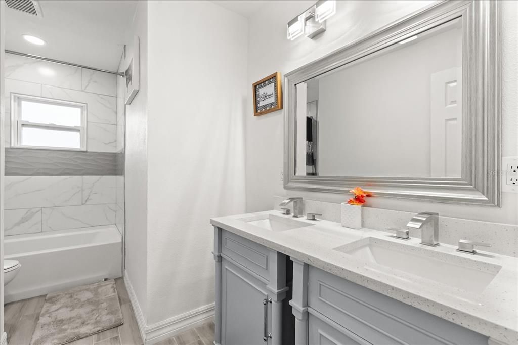 En Venta: $735,000 (5 camas, 3 baños, 2900 Pies cuadrados)