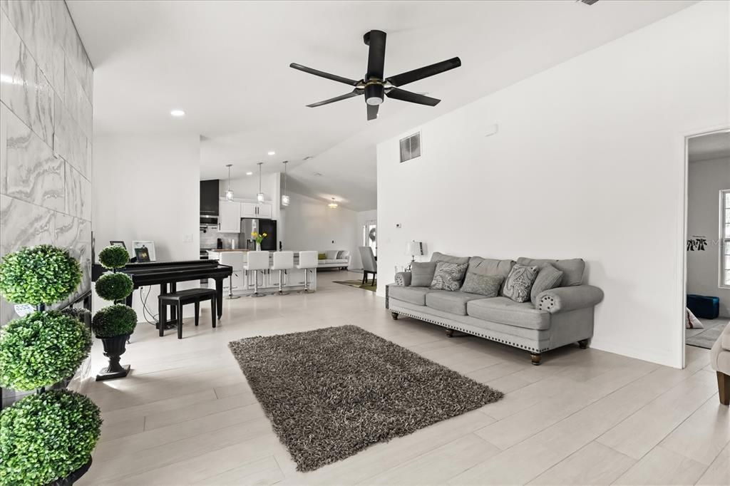 En Venta: $735,000 (5 camas, 3 baños, 2900 Pies cuadrados)
