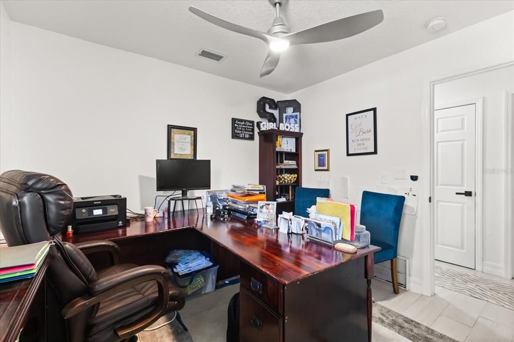 En Venta: $735,000 (5 camas, 3 baños, 2900 Pies cuadrados)