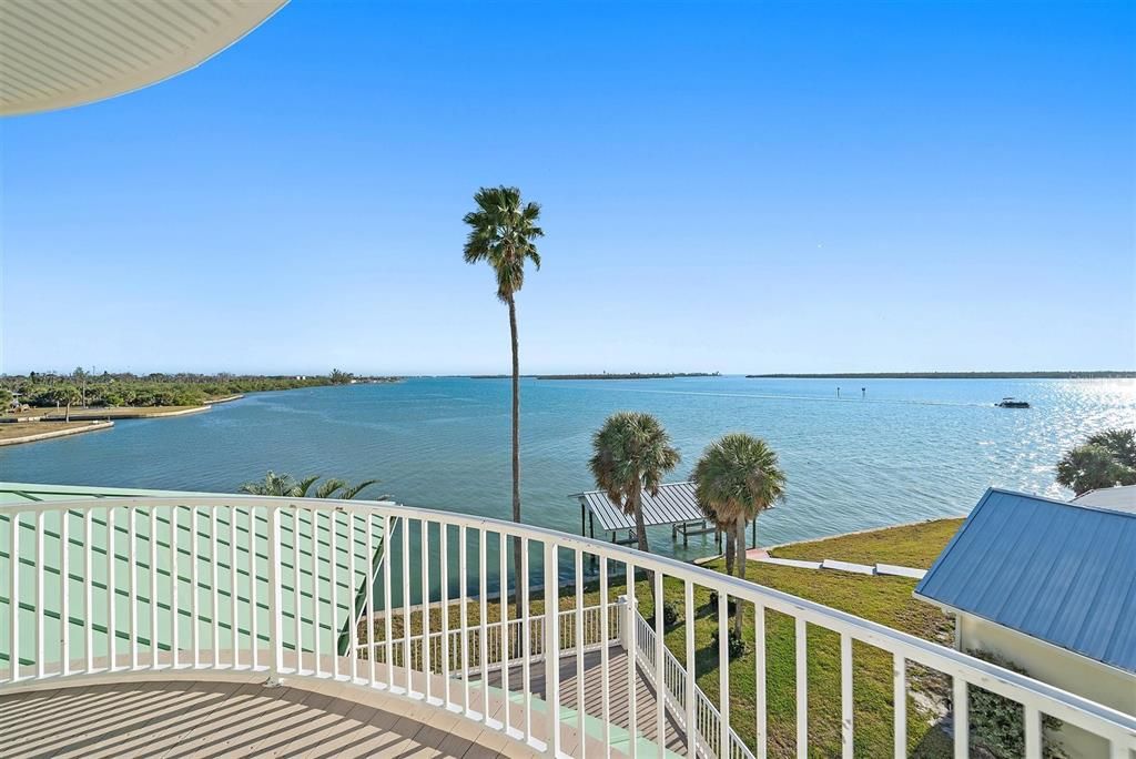 For Sale: $2,799,000 (5 beds, 4 baths, 4937 Square Feet)