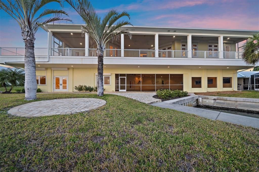 For Sale: $2,799,000 (5 beds, 4 baths, 4937 Square Feet)
