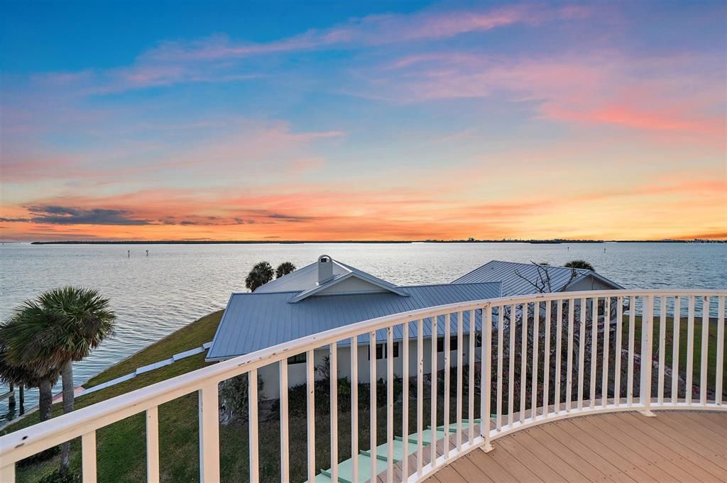 For Sale: $2,799,000 (5 beds, 4 baths, 4937 Square Feet)
