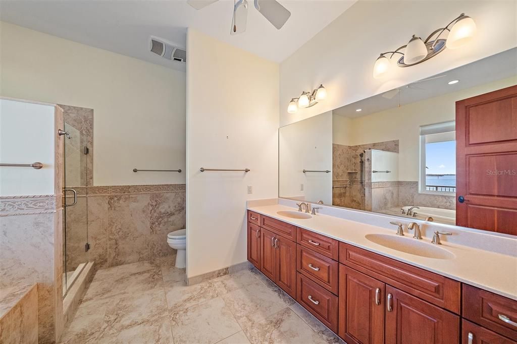 For Sale: $2,799,000 (5 beds, 4 baths, 4937 Square Feet)