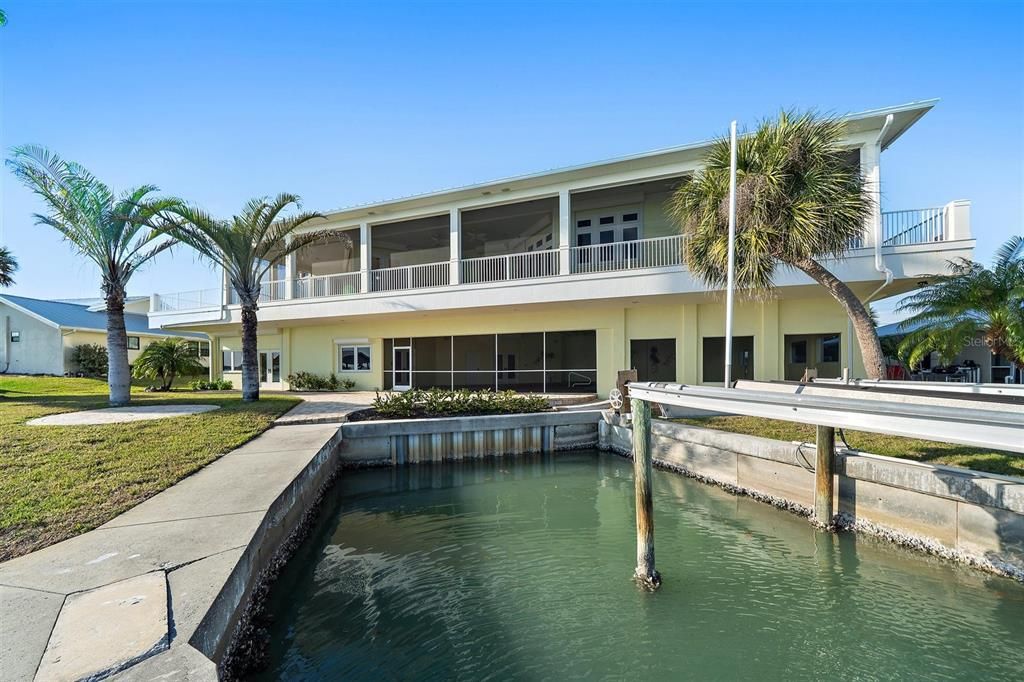 For Sale: $2,799,000 (5 beds, 4 baths, 4937 Square Feet)