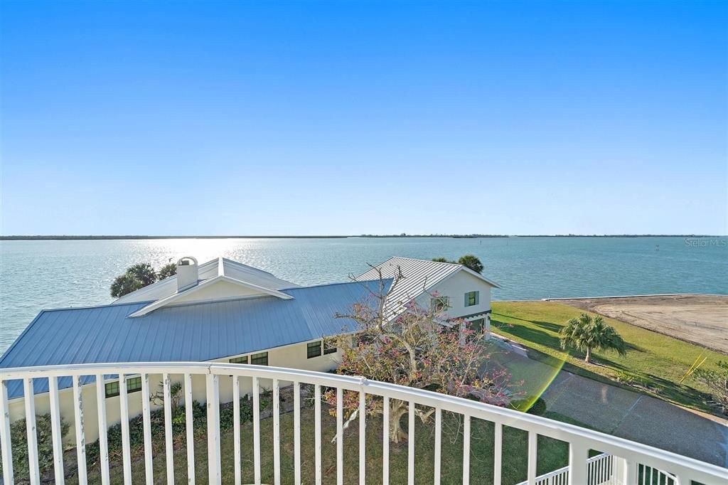 For Sale: $2,799,000 (5 beds, 4 baths, 4937 Square Feet)