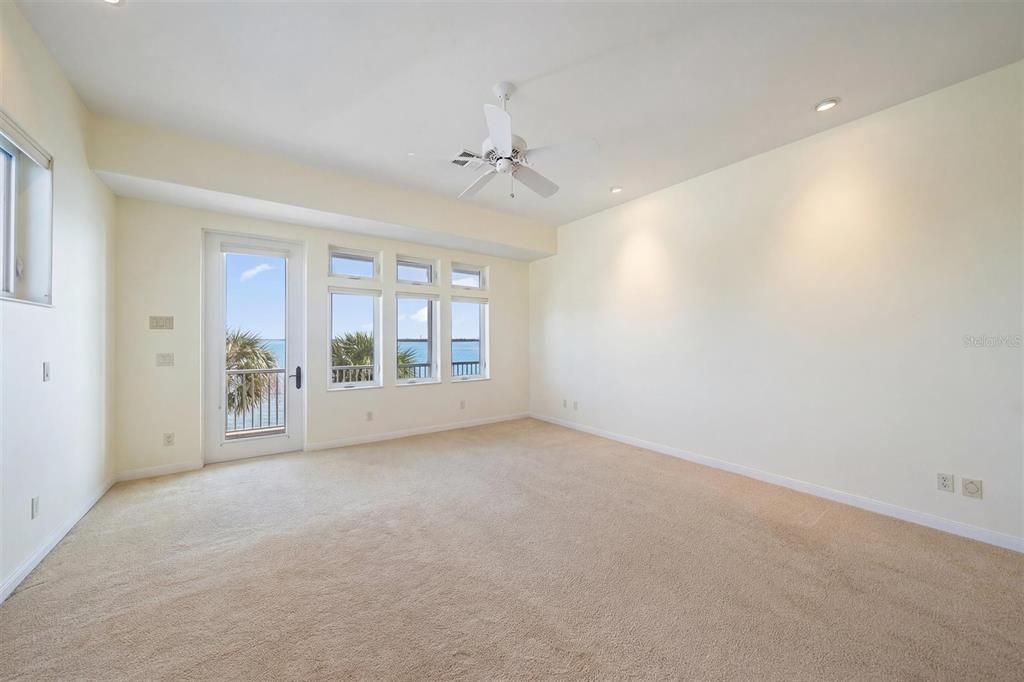 For Sale: $2,799,000 (5 beds, 4 baths, 4937 Square Feet)