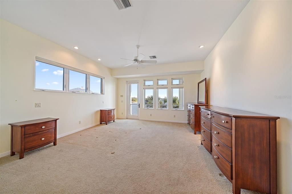 For Sale: $2,799,000 (5 beds, 4 baths, 4937 Square Feet)