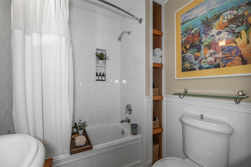 Activo con contrato: $1,190,000 (3 camas, 3 baños, 3200 Pies cuadrados)
