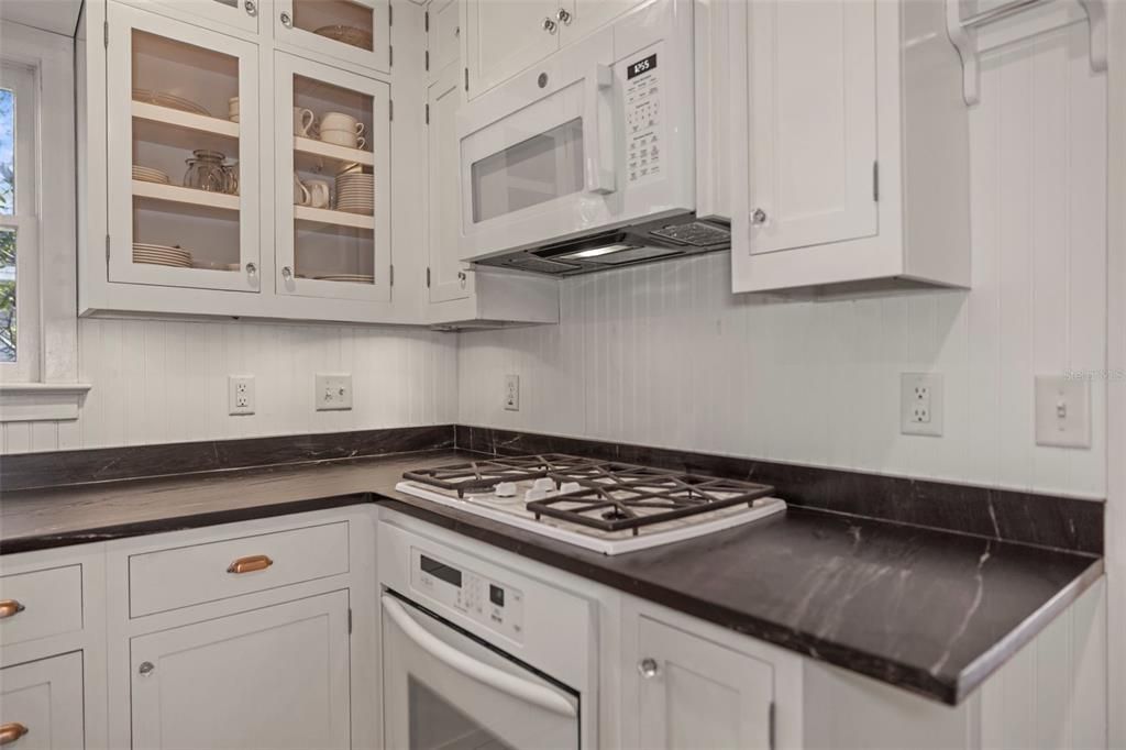 Activo con contrato: $1,190,000 (3 camas, 3 baños, 3200 Pies cuadrados)