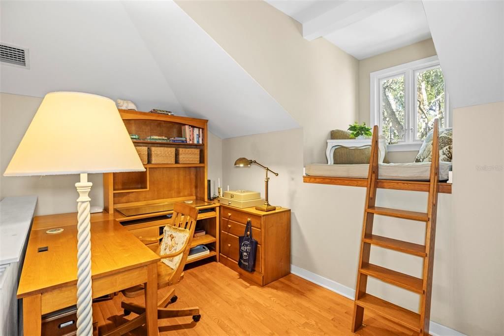 Activo con contrato: $1,190,000 (3 camas, 3 baños, 3200 Pies cuadrados)