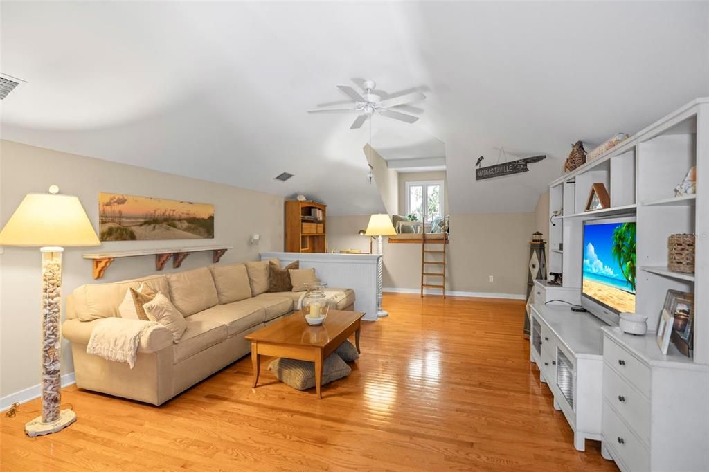Activo con contrato: $1,190,000 (3 camas, 3 baños, 3200 Pies cuadrados)