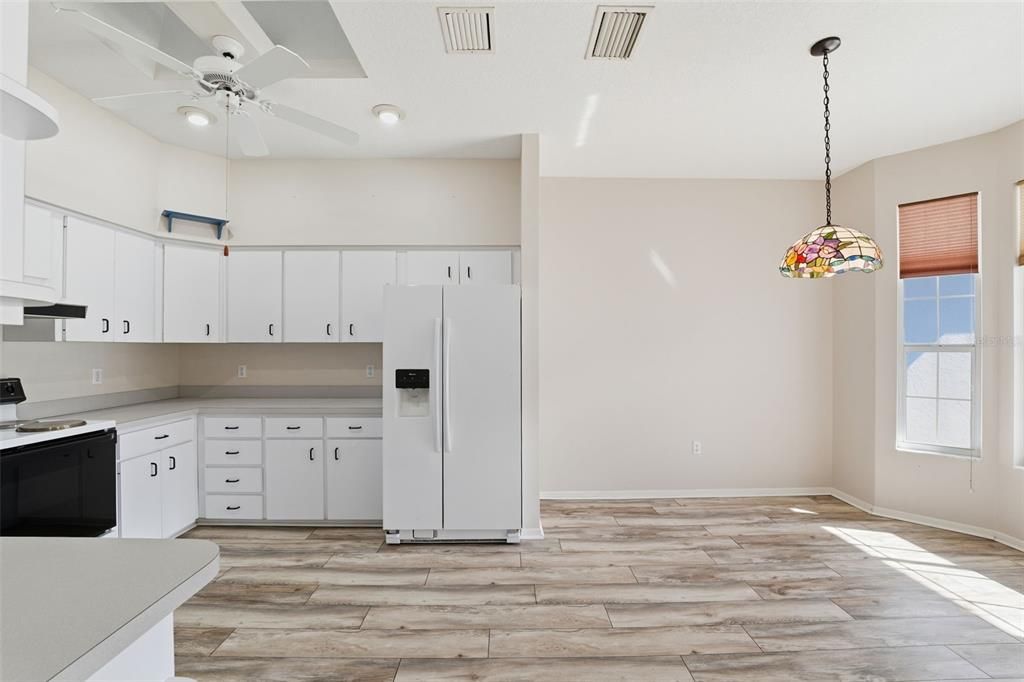 Active With Contract: $174,600 (2 beds, 2 baths, 1093 Square Feet)