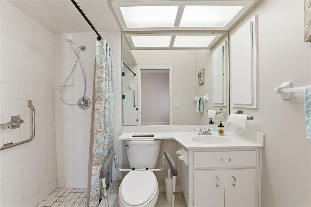Active With Contract: $174,600 (2 beds, 2 baths, 1093 Square Feet)