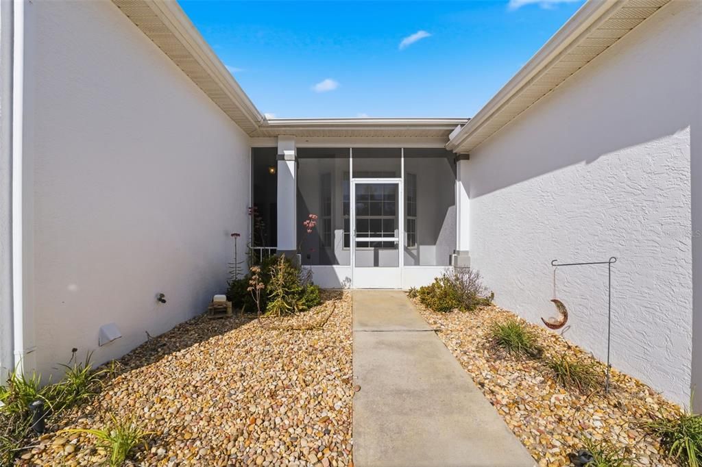 Active With Contract: $174,600 (2 beds, 2 baths, 1093 Square Feet)