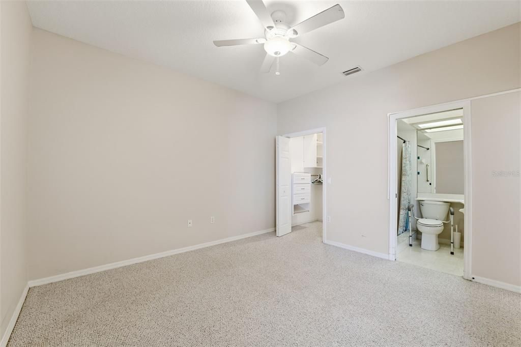 Active With Contract: $174,600 (2 beds, 2 baths, 1093 Square Feet)