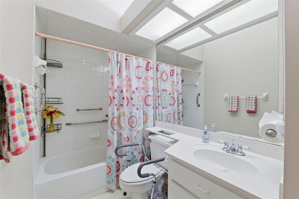 Active With Contract: $174,600 (2 beds, 2 baths, 1093 Square Feet)