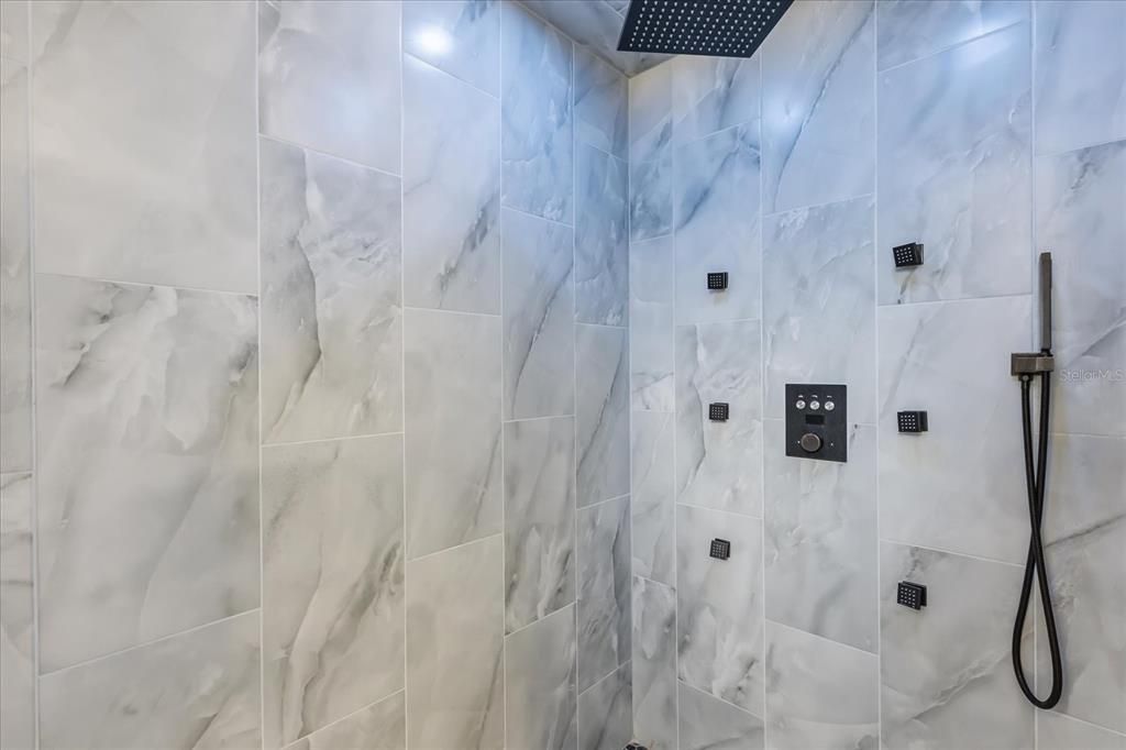En Venta: $585,000 (3 camas, 2 baños, 2664 Pies cuadrados)