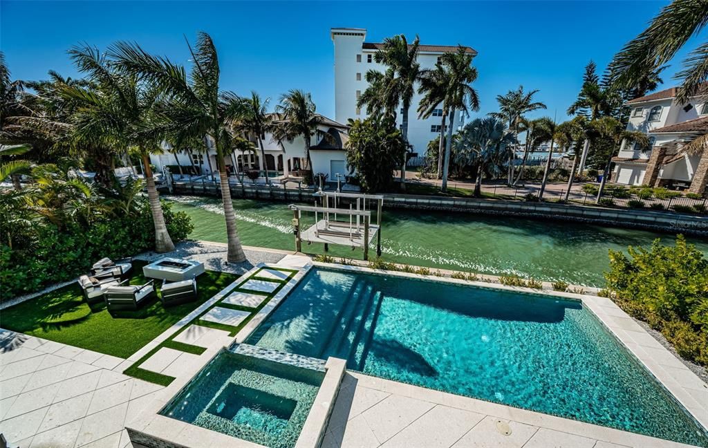 На продажу: $4,695,000 (5 спален, 5 ванн, 4835 Квадратных фут)