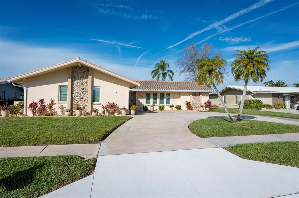 Active With Contract: $655,000 (3 beds, 2 baths, 1649 Square Feet)
