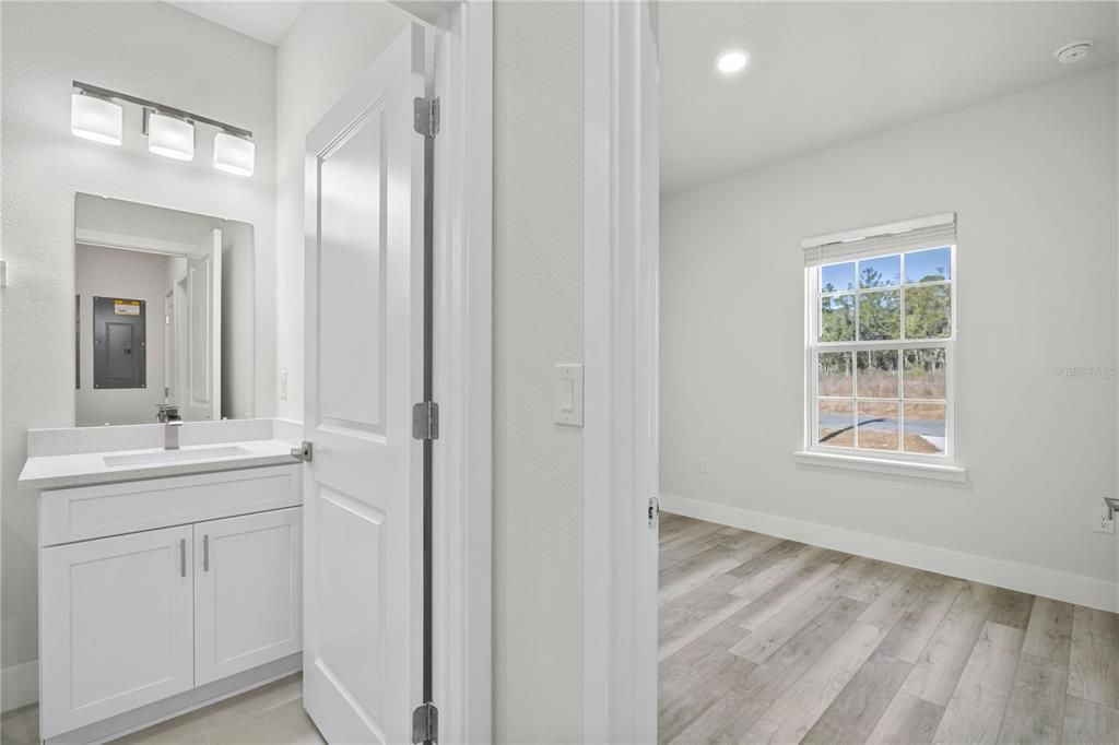 Active With Contract: $499,900 (6 beds, 4 baths, 2642 Square Feet)
