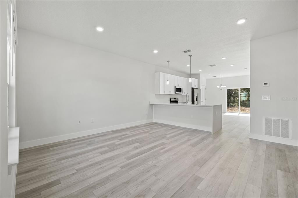 Active With Contract: $499,900 (6 beds, 4 baths, 2642 Square Feet)