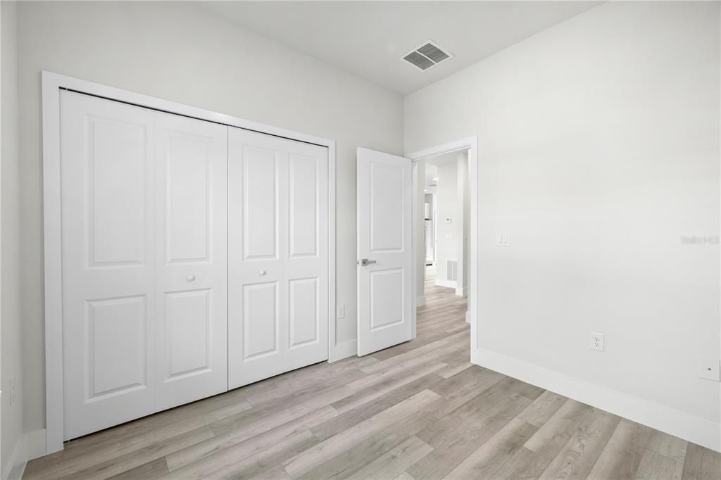 Active With Contract: $499,900 (6 beds, 4 baths, 2642 Square Feet)