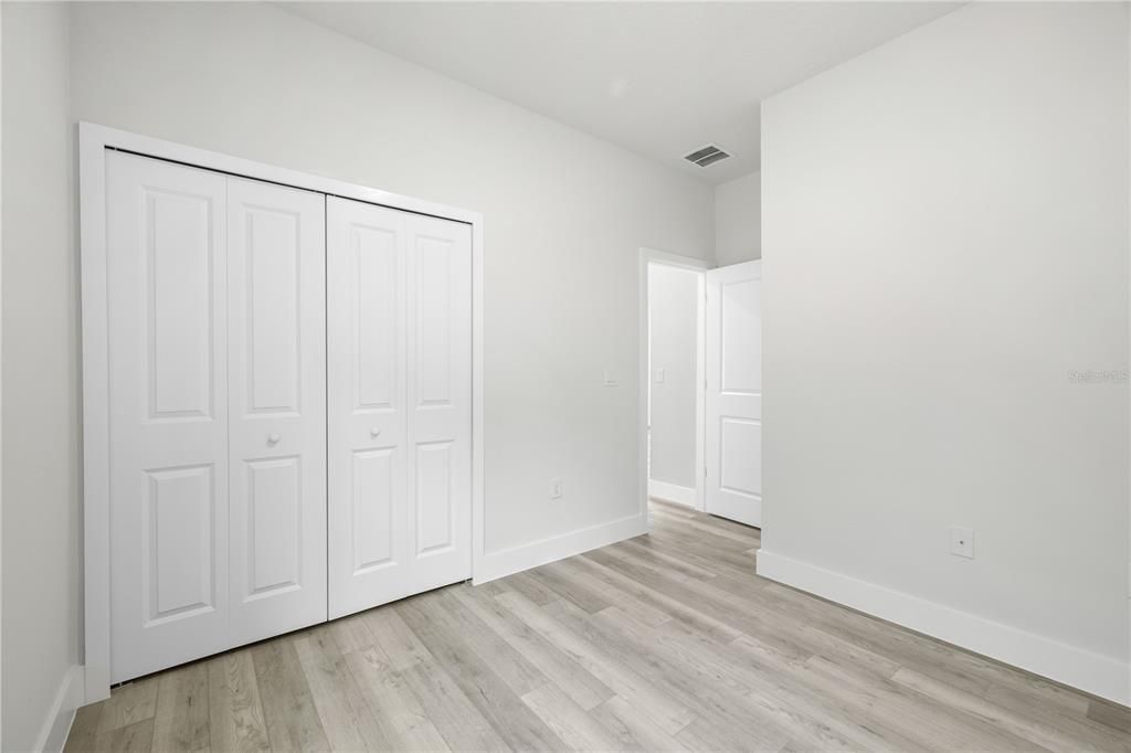 Active With Contract: $499,900 (6 beds, 4 baths, 2642 Square Feet)