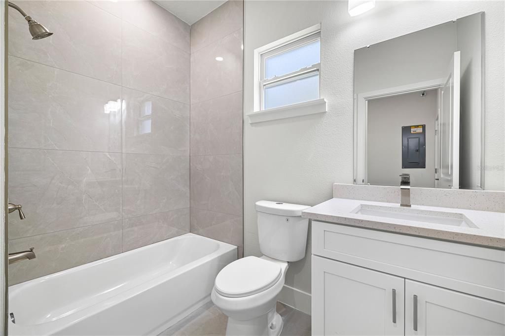 Active With Contract: $499,900 (6 beds, 4 baths, 2642 Square Feet)