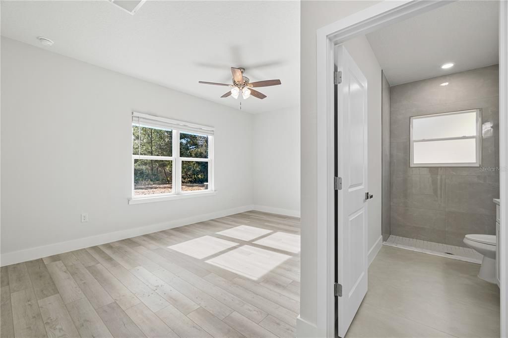 Active With Contract: $499,900 (6 beds, 4 baths, 2642 Square Feet)