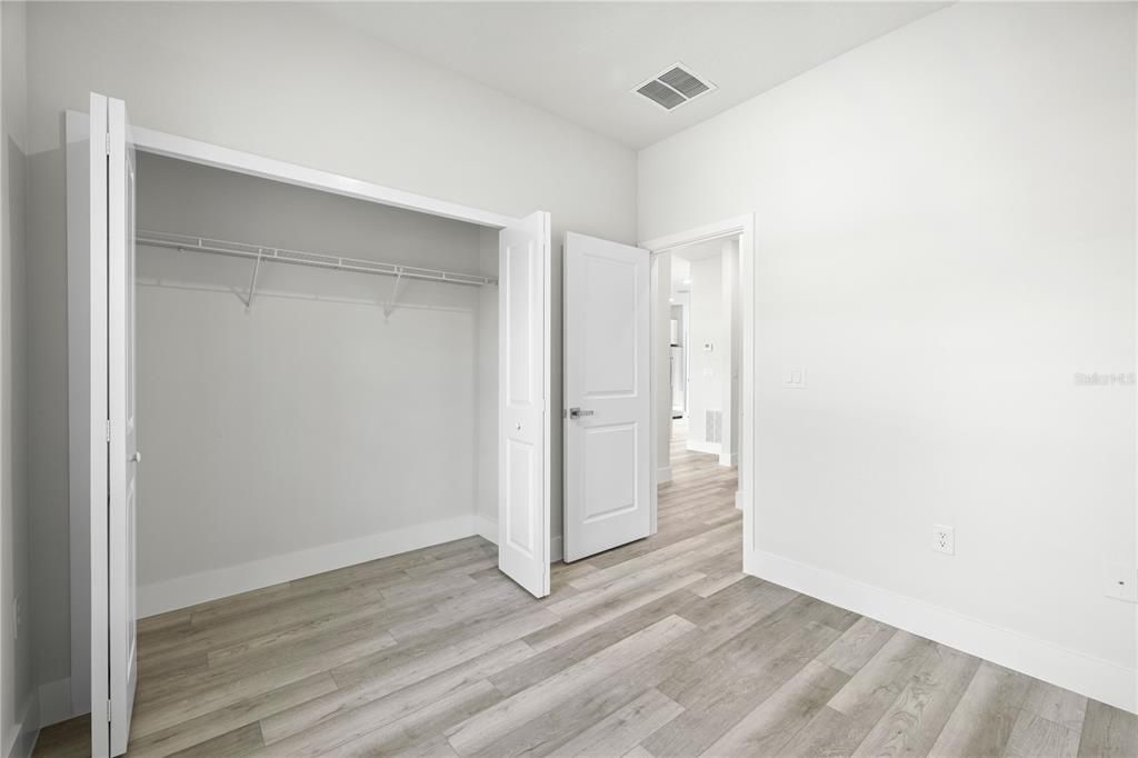 Active With Contract: $499,900 (6 beds, 4 baths, 2642 Square Feet)