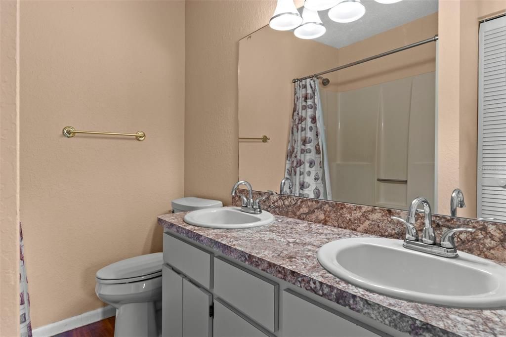 На продажу: $139,900 (2 спален, 2 ванн, 959 Квадратных фут)