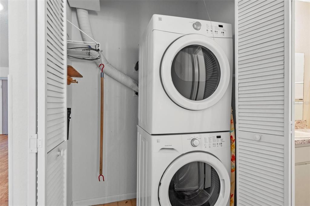 На продажу: $139,900 (2 спален, 2 ванн, 959 Квадратных фут)