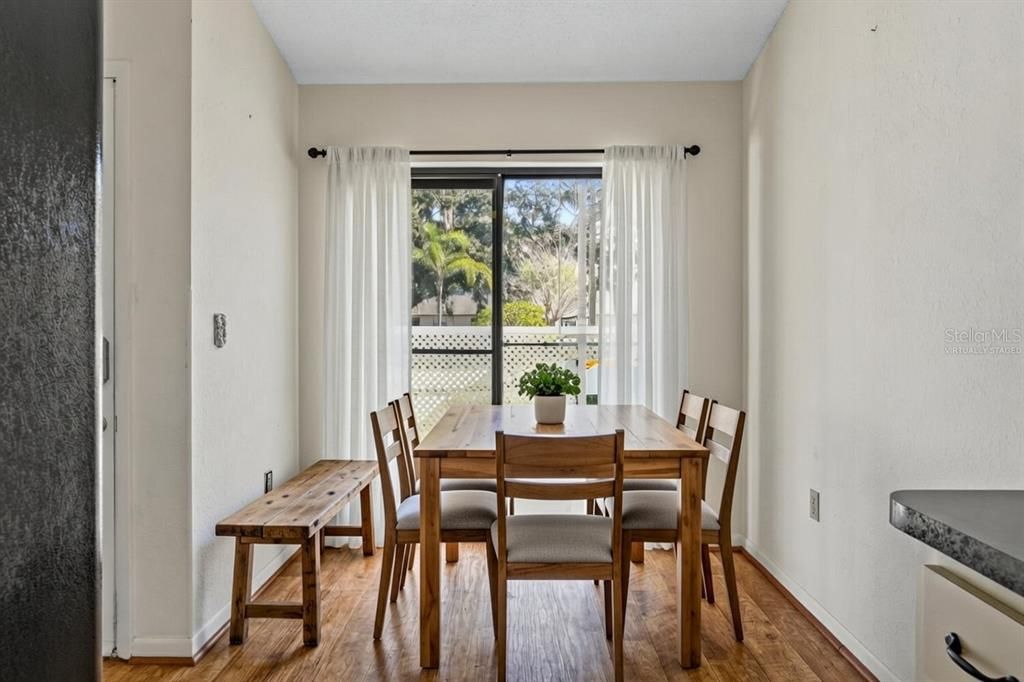 На продажу: $139,900 (2 спален, 2 ванн, 959 Квадратных фут)