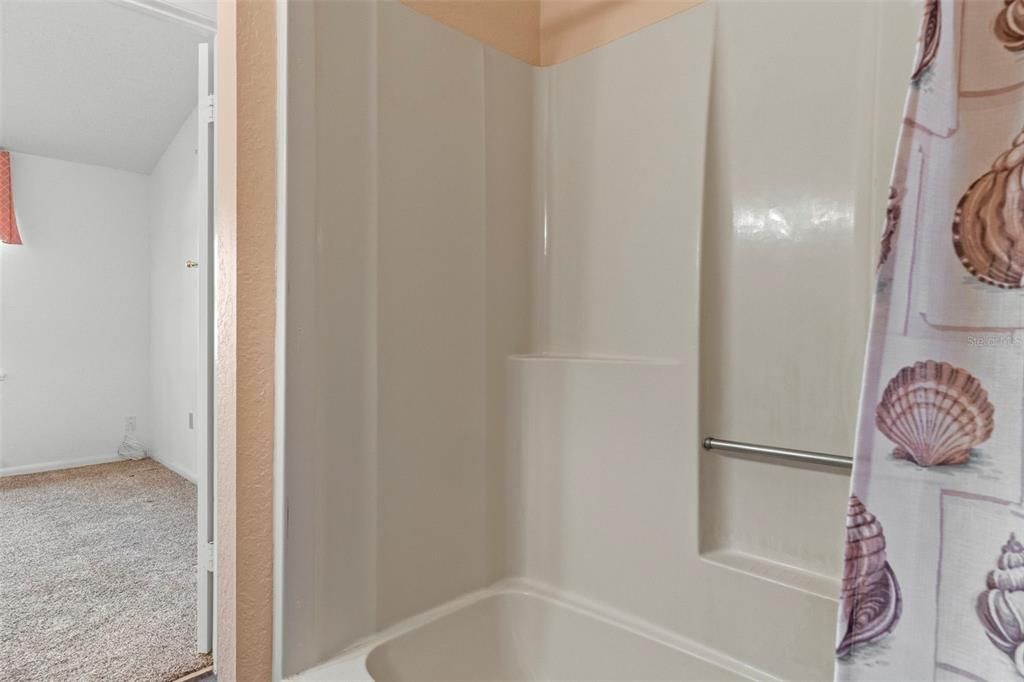 На продажу: $139,900 (2 спален, 2 ванн, 959 Квадратных фут)