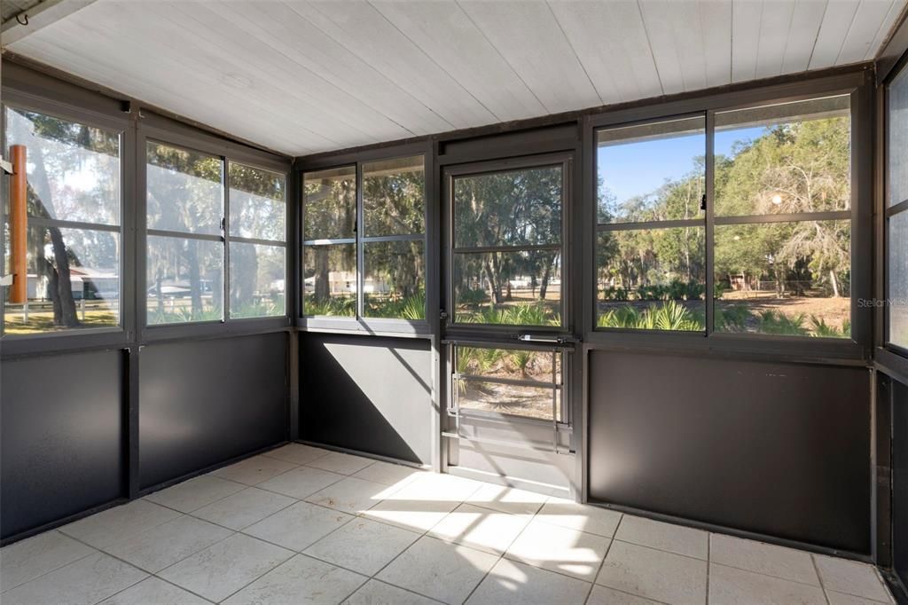 На продажу: $139,900 (2 спален, 2 ванн, 959 Квадратных фут)