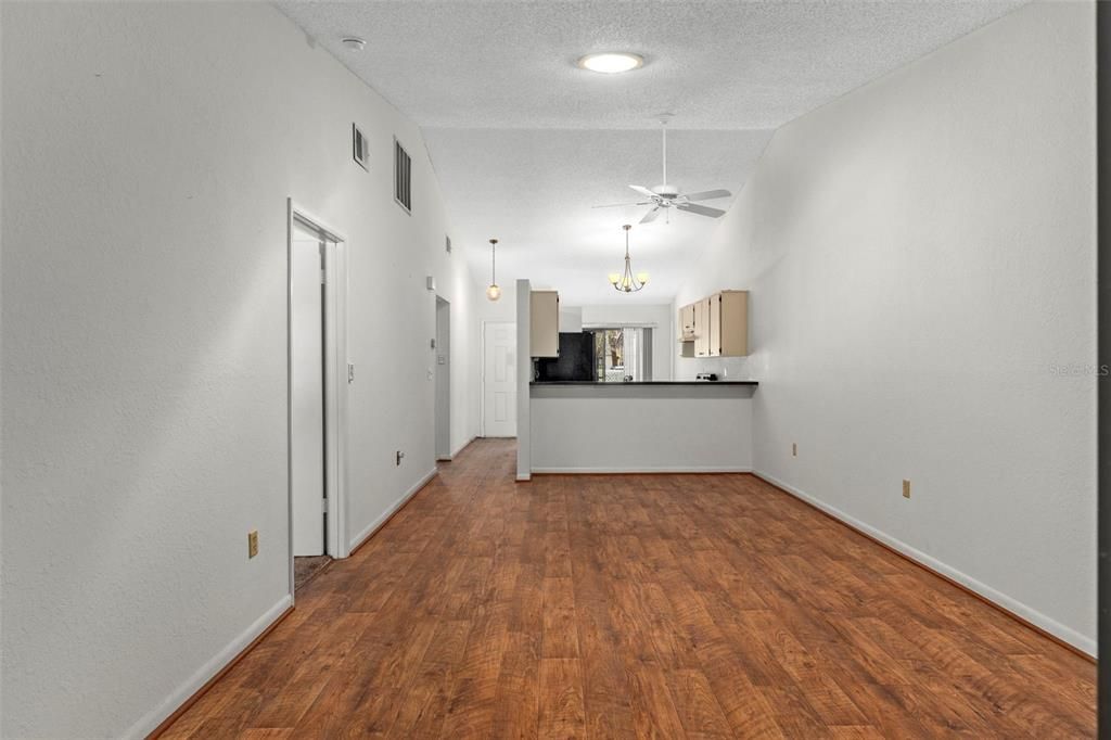 На продажу: $139,900 (2 спален, 2 ванн, 959 Квадратных фут)